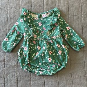 Ruffle butts romper 6-12 months worn 1x